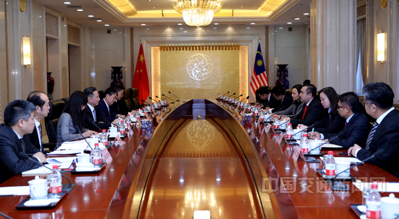 李小鹏会见卡塔尔交通大臣