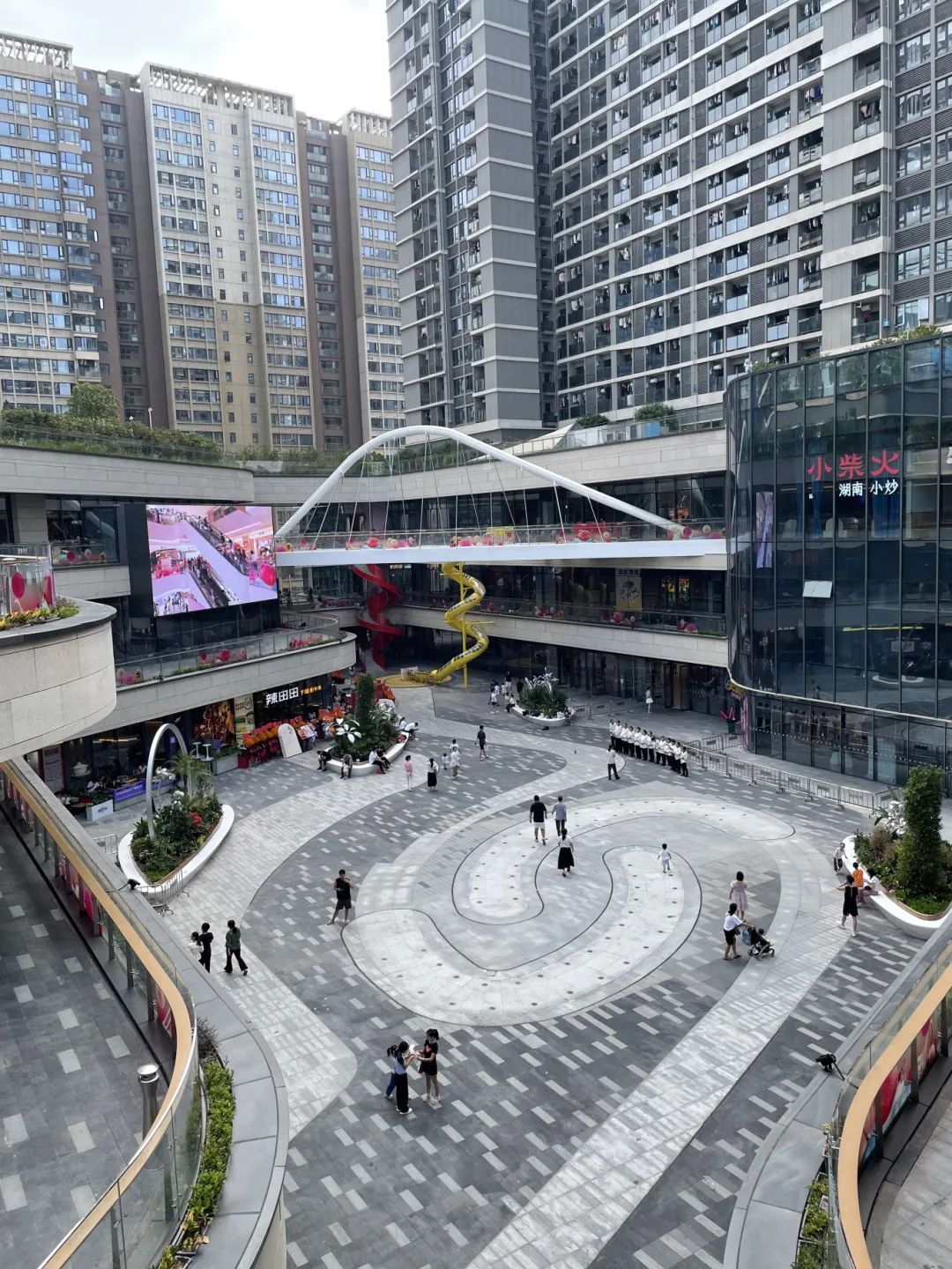 “五一”消费实探｜深圳多个商圈“上新”，大型Mall扎堆开业，首店、特色店精彩纷呈……